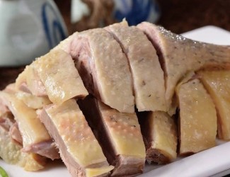一道能補(bǔ)虛活血、化痰止咳平喘的美食——三七銀杏蒸白鴨