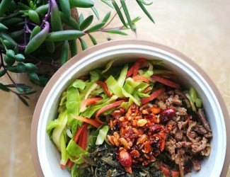 寫這篇文章我已經留了一包紙巾的口水——文山三七酸菜飯